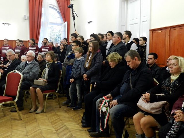 56-ra emlékeztünk 10